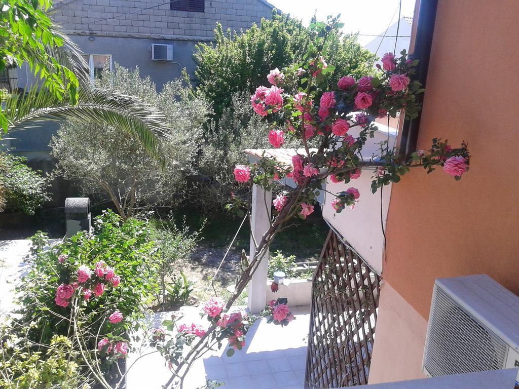 Laura Apartman *