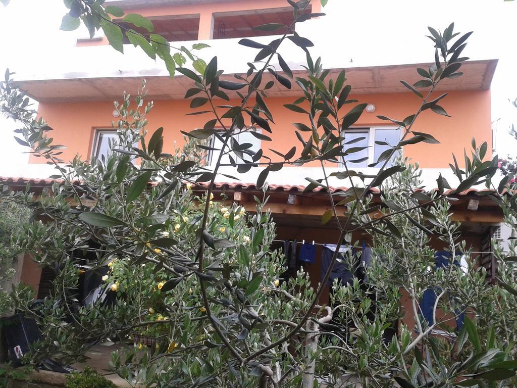 Laura Hvar Town