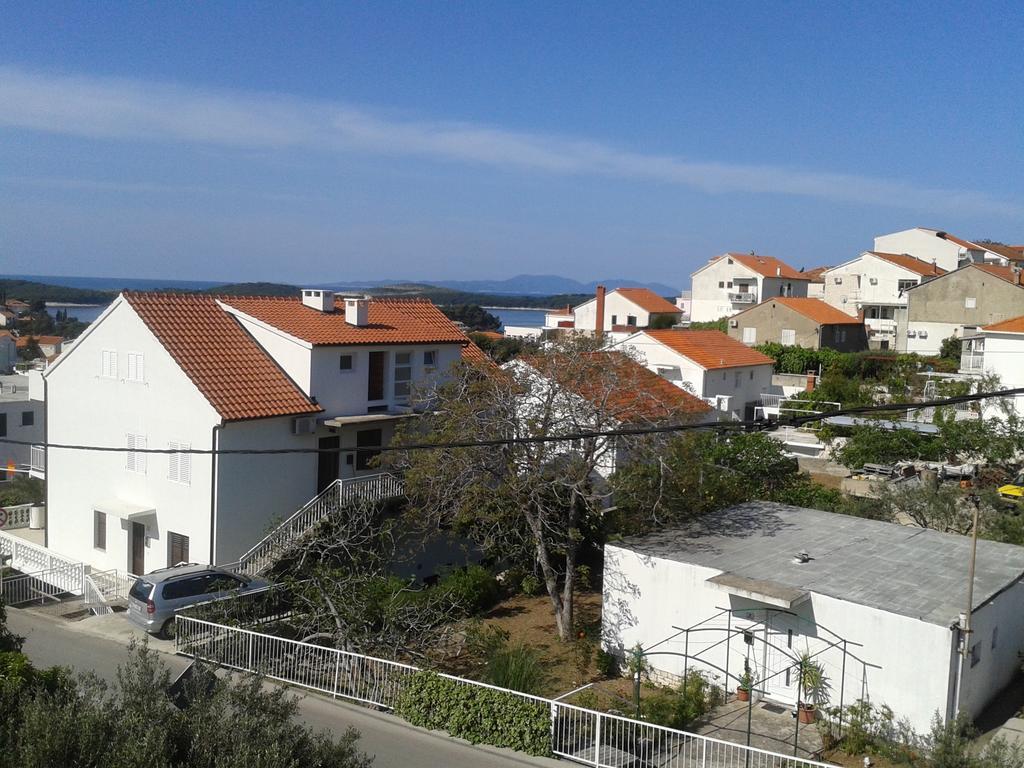 Laura Hvar Town