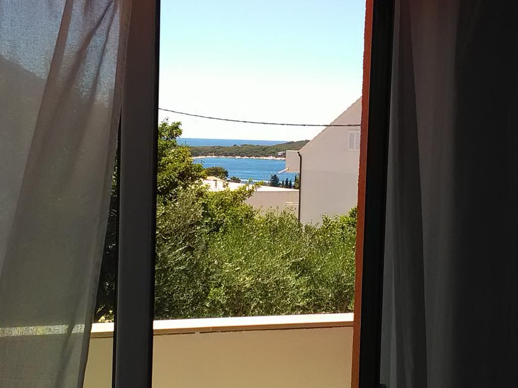Laura Hvar Town